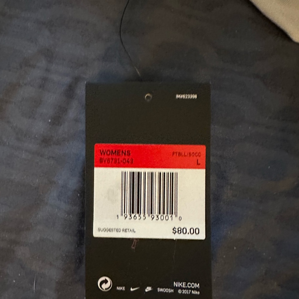 Nike Light Gray & White Patterned Athletic top. N… - image 4